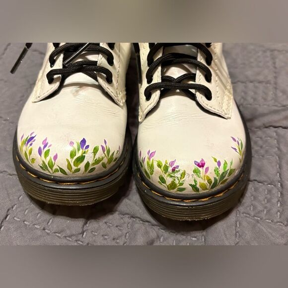 Toddler Dr. Marten White Patent Leather Boots with Hand Painted Flowers US 9 - Picture 6 of 9